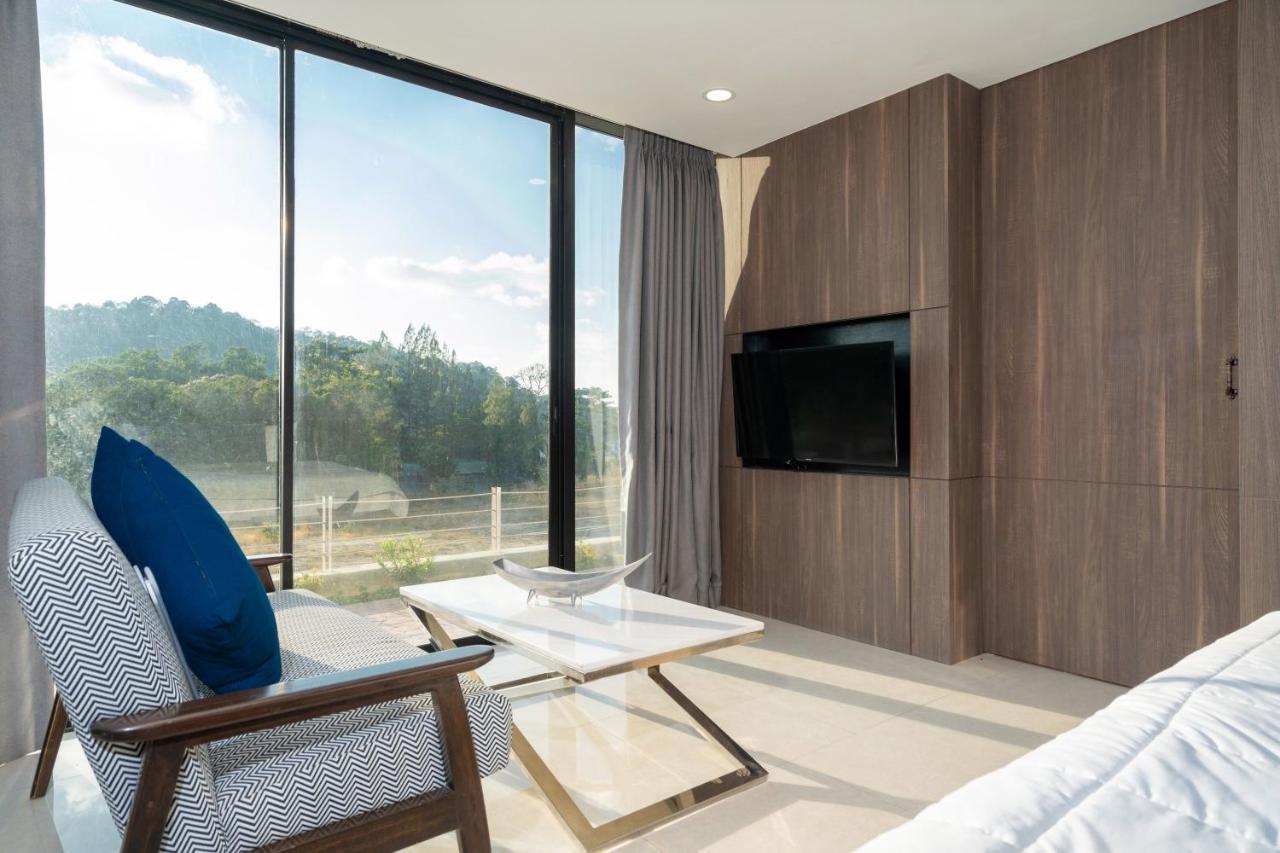 Luxe Duplex With Pool Access, Viva A101 Lägenhet Patong