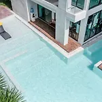 Luxe Duplex With Pool Access, Condo Viva Patong A101
