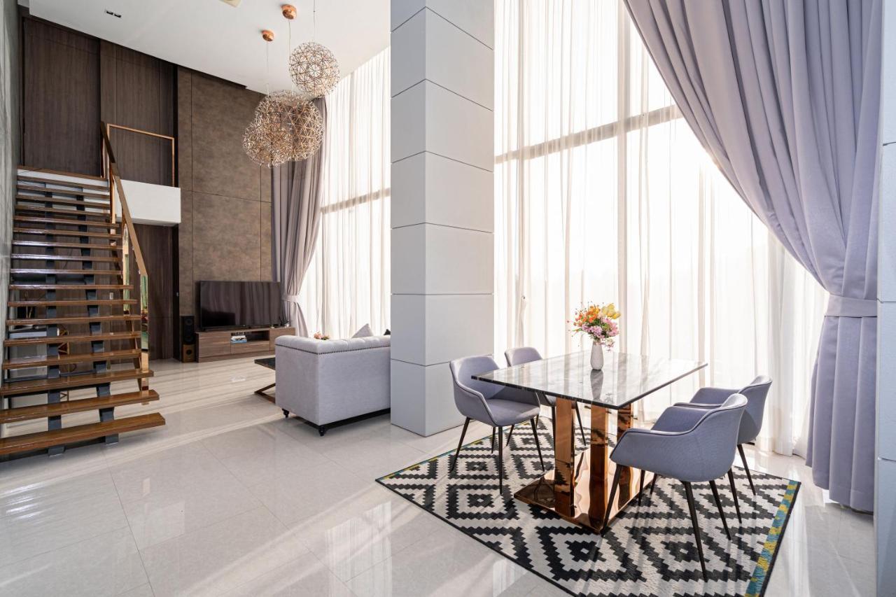 Luxe Duplex With Pool Access, Viva A101 Căn hộ *