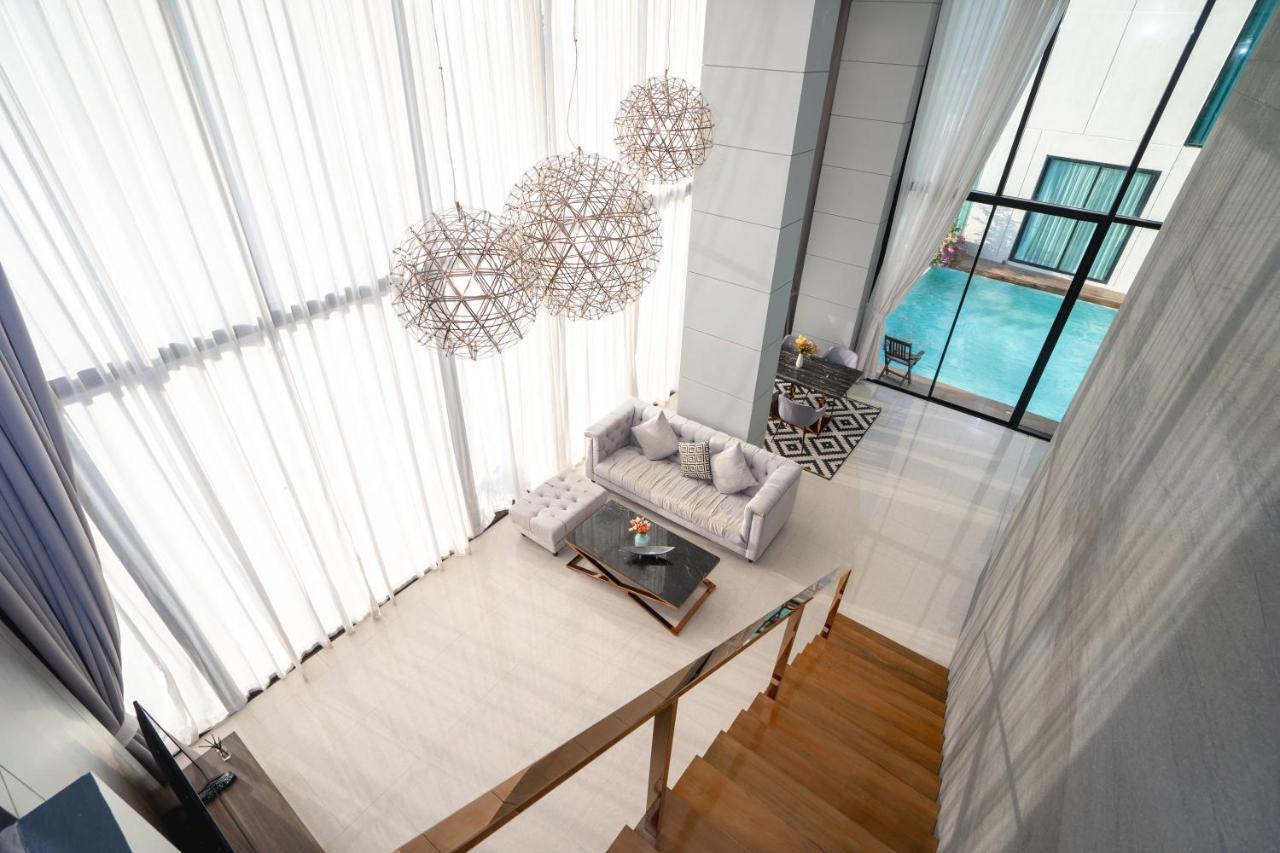 Luxe Duplex With Pool Access, Viva A101 Căn hộ Patong